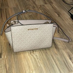 Micheal Kors Crossbody Purse